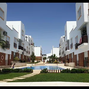home4u-fantastic-2-bedroom-apartment-with-pool.hotelaalgarve.com/